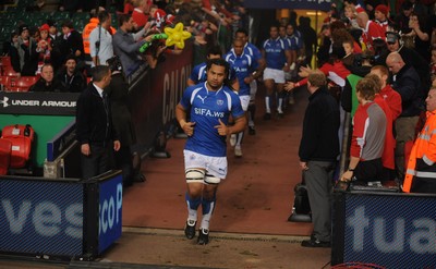 13.11.09 - Wales v Samoa - Invesco Perpetual Series 2009 - Samoa's George Stowers leads out his team. 