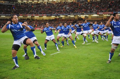 13.11.09 - Wales v Samoa - Invesco Perpetual Series 2009 - Samoa players perform the Manu Siva Tau. 