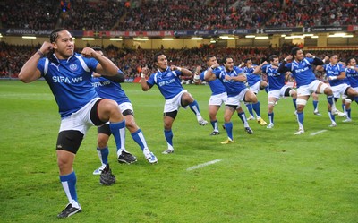 13.11.09 - Wales v Samoa - Invesco Perpetual Series 2009 - Samoa players perform the Manu Siva Tau. 