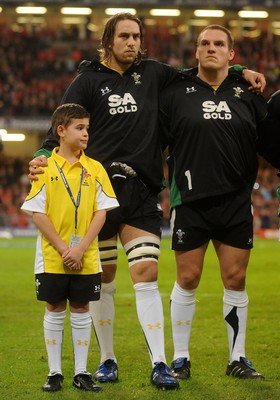13.11.09 - Wales v Samoa - Invesco Perpetual Series 2009 - Mascot Henry Walters lines up with Ryan Jones and Gethin Jenkins. 