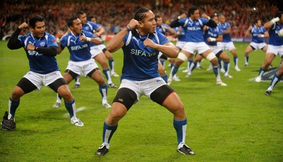 13.11.09 - Wales v Samoa - Invesco Perpetual Series 2009 - Samoa players perform the Manu Siva Tau. 