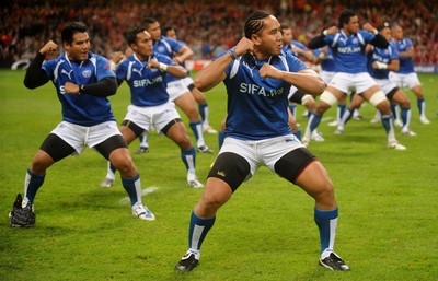 13.11.09 - Wales v Samoa - Invesco Perpetual Series 2009 - Samoa players perform the Manu Siva Tau. 