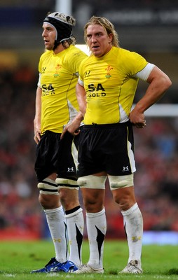 13.11.09 - Wales v Samoa - Invesco Perpetual Series 2009 - Wales' Ryan Jones and Andy Powell. 