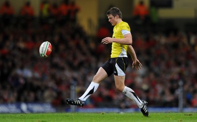 13.11.09 - Wales v Samoa - Invesco Perpetual Series 2009 - Wales' Dan Biggar. 
