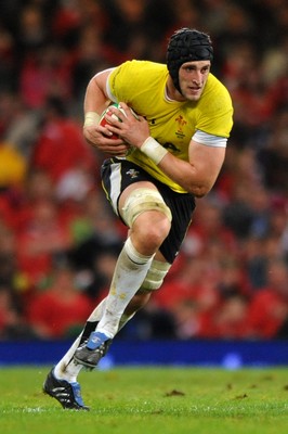 13.11.09 - Wales v Samoa - Invesco Perpetual Series 2009 - Wales' Luke Charteris. 