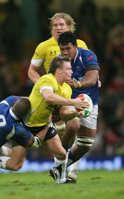 13.11.09 Wales v Samoa... Wales' Dwayne Peel is tackled by Samoa's Junior Poluleuligaga.. 