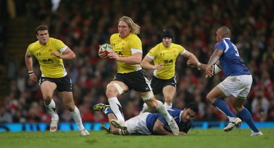 13.11.09 Wales v Samoa... Wales' Andy Powell starts a break. 