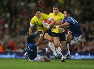 13.11.09 Wales v Samoa... Wales' James Hook is tackled by  Samoa's Seilala Mapusua and  Gavin Williams. 