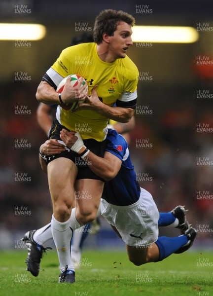 13.11.09 - Wales v Samoa - Invesco Perpetual Series 2009 - Wales' Sam Warburton is tackled by Samoa's David Lemi 