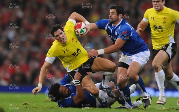 13.11.09 - Wales v Samoa - Invesco Perpetual Series 2009 - Wales' James Hook takes on Samoa's Seilala Mapusua and Gavin Williams. 