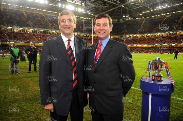 13.11.09 - Wales v Samoa - Invesco Perpetual Series 2009 - Rick White of Invesco Perpetual and WRU Chief Executive Roger Lewis. 