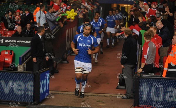 13.11.09 - Wales v Samoa - Invesco Perpetual Series 2009 - Samoa's George Stowers leads out his team. 