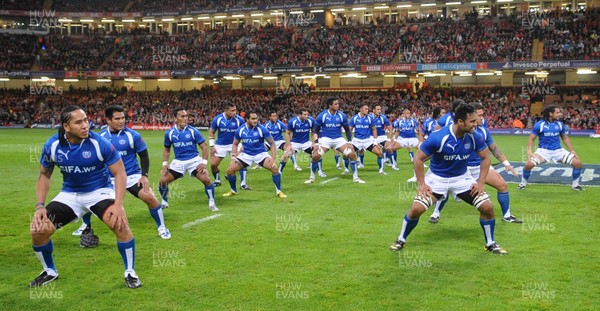 13.11.09 - Wales v Samoa - Invesco Perpetual Series 2009 - Samoa players perform the Manu Siva Tau. 
