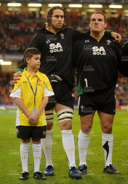 13.11.09 - Wales v Samoa - Invesco Perpetual Series 2009 - Mascot Henry Walters lines up with Ryan Jones and Gethin Jenkins. 