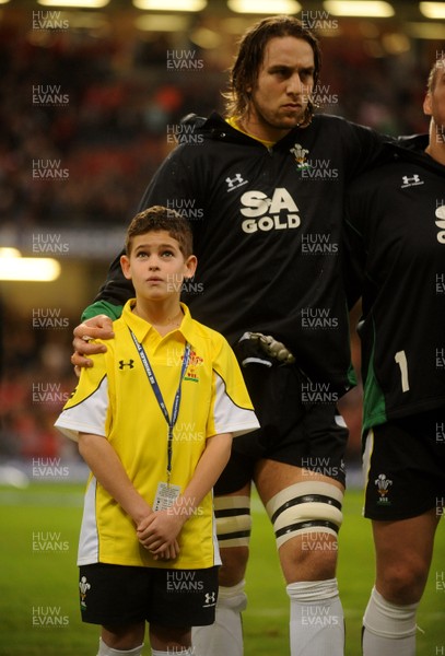 13.11.09 - Wales v Samoa - Invesco Perpetual Series 2009 - Mascot Henry Walters lines up with Ryan Jones. 