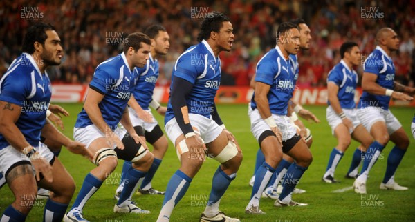 13.11.09 - Wales v Samoa - Invesco Perpetual Series 2009 - Samoa players perform the Manu Siva Tau. 