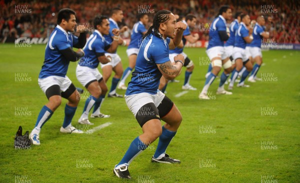 13.11.09 - Wales v Samoa - Invesco Perpetual Series 2009 - Samoa players perform the Manu Siva Tau. 