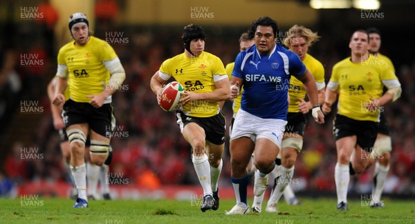 13.11.09 - Wales v Samoa - Invesco Perpetual Series 2009 - Wales' Leigh Halfpenny. 