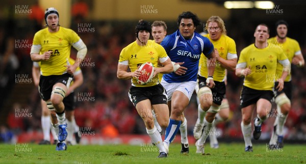 13.11.09 - Wales v Samoa - Invesco Perpetual Series 2009 - Wales' Leigh Halfpenny. 