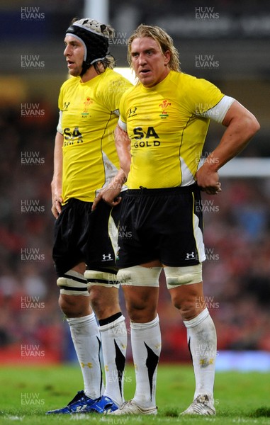 13.11.09 - Wales v Samoa - Invesco Perpetual Series 2009 - Wales' Ryan Jones and Andy Powell. 