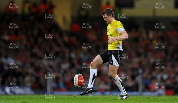 13.11.09 - Wales v Samoa - Invesco Perpetual Series 2009 - Wales' Dan Biggar. 