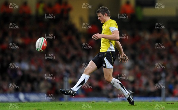 13.11.09 - Wales v Samoa - Invesco Perpetual Series 2009 - Wales' Dan Biggar. 
