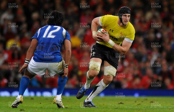 13.11.09 - Wales v Samoa - Invesco Perpetual Series 2009 - Wales' Luke Charteris. 