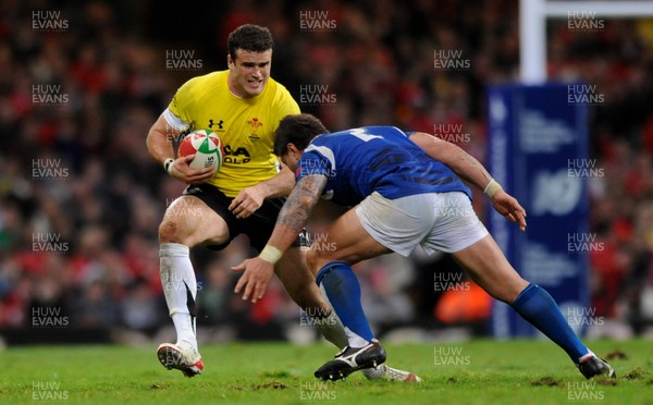 13.11.09 - Wales v Samoa - Invesco Perpetual Series 2009 - Wales' Jamie Roberts. 