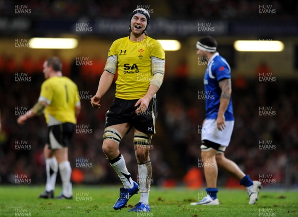 13.11.09 - Wales v Samoa - Invesco Perpetual Series 2009 - Wales' Ryan Jones. 