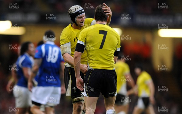 13.11.09 - Wales v Samoa - Invesco Perpetual Series 2009 - Wales' Ryan Jones and Sam Warburton. 