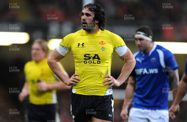13.11.09 - Wales v Samoa - Invesco Perpetual Series 2009 - Wales' Jonathan Thomas. 