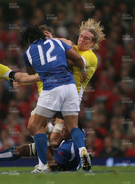 13.11.09 Wales v Samoa... Wales' Andy Powell is tackled by Samoa's Seilala Mapusua. 