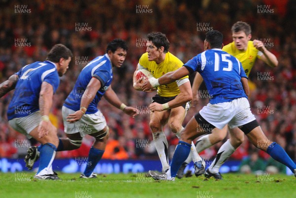 13.11.09 - Invesco Perpetual International Rugby, Wales v Samoa Wales' James Hook tries to get through 