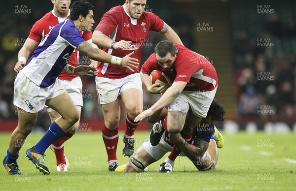 161112 Wales v SamoaWales' Ken Owens    is tackled by Samoa's Taiasina Tuifua 