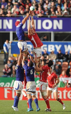 18.09.11 - Wales v Samoa - Rugby World Cup 2011 - Alun Wyn Jones of Wales competes for line-out ball. 