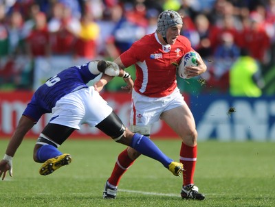 18.09.11 - Wales v Samoa - Rugby World Cup 2011 - Jonathan Davies of Wales takes on Ofisa Treviranus of Samoa. 