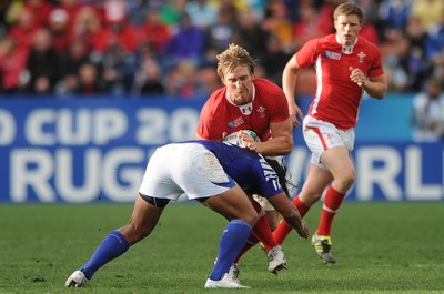18.09.11 - Wales v Samoa - Rugby World Cup 2011 - Andy Powell of Wales takes on Seilala Mapusua of Samoa. 