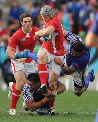 18.09.11 - Wales v Samoa - Rugby World Cup 2011 - Jonathan Davies of Wales bursts through. 