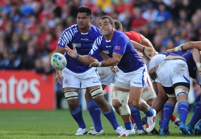 18.09.11 - Wales v Samoa - Rugby World Cup 2011 - Kahn Fotuali'i of Samoa gets the ball away as George Stowers looks on. 