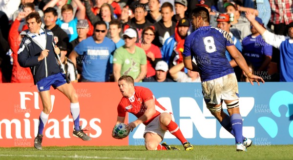 18.09.11 - Wales v Samoa - Rugby World Cup 2011 - Shane Williams of Wales scores try. 