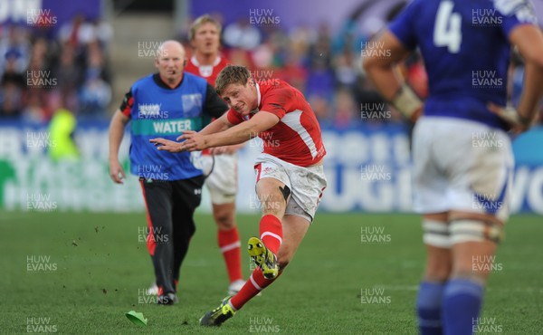 18.09.11 - Wales v Samoa - Rugby World Cup 2011 - Rhys Priestland of Wales kicks at goal. 