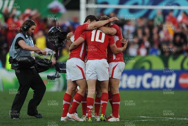18.09.11 - Wales v Samoa - Rugby World Cup 2011 - Wales players celebrate at the end of the game. 