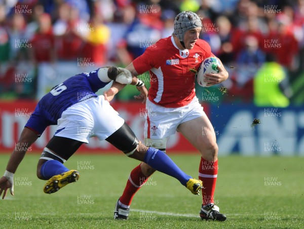 18.09.11 - Wales v Samoa - Rugby World Cup 2011 - Jonathan Davies of Wales takes on Ofisa Treviranus of Samoa. 