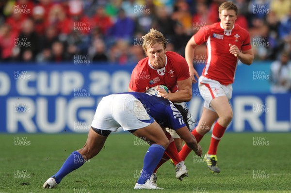 18.09.11 - Wales v Samoa - Rugby World Cup 2011 - Andy Powell of Wales takes on Seilala Mapusua of Samoa. 