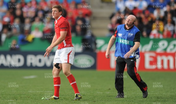 18.09.11 - Wales v Samoa - Rugby World Cup 2011 - Rhys Priestland of Wales watches his penalty kick hit the crossbar and go over with kicking coach Neil Jenkins. 