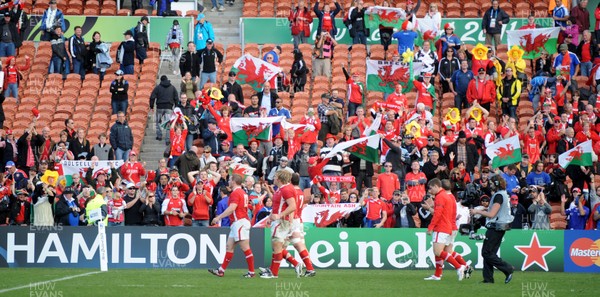 18.09.11 - Wales v Samoa - Rugby World Cup 2011 - Wales players thank the Wales fans. 