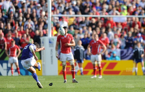 18.09.11 - Wales v Samoa - Rugby World Cup 2011 - Paul Williams of Samoa kicks at goal. 