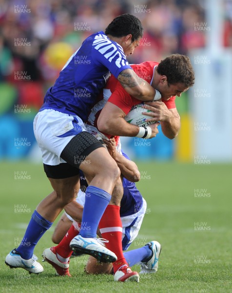18.09.11 - Wales v Samoa - Rugby World Cup 2011 - Jamie Roberts of Wales takes on George Pisi and Tusi Pisi of Samoa. 
