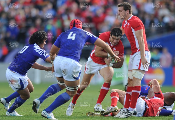 18.09.11 - Wales v Samoa - Rugby World Cup 2011 - Mike Phillips of Wales charges through. 