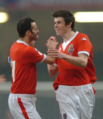 28.03.07 - Wales v San Marino - UEFA Euro 2008 Qualifying Group D - Wales' Gareth Bale celebrates his goal with Ryan Giggs 